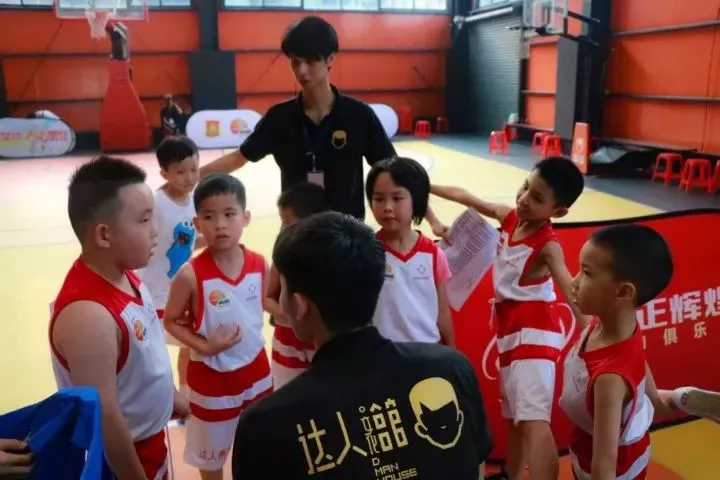 亚军球队的训练方案如何帮助你快速提升篮球技能_0